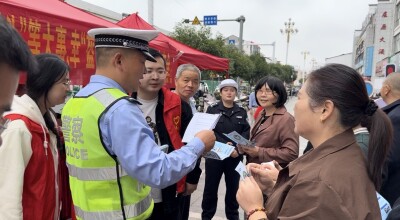 一场“沉浸式”志愿服务 把交通安全“戴”回家