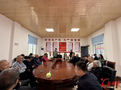 张家界市工信局开展重阳节慰问暨党支部党建共建活动