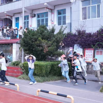 省地震局驻村工作队联合多部门在通道县溪口中学开展地震应急演练