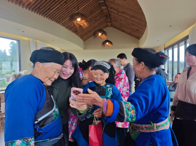 一场重阳宴，浓浓乡邻情！花垣县双龙村开展重阳敬老系列活动