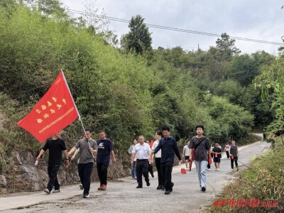 新晃：八百伤员栖侗寨 一程山道砺青春