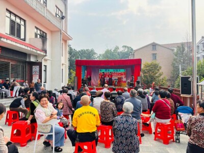 戏台搭在家门口 服务暖到心坎上