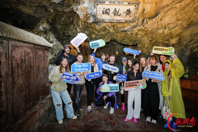 国际网红达人团开启张家界采风之旅，首站探秘黄龙洞地下奇观