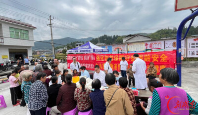 重阳节爱心义诊暖民心