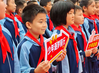 桃源西安镇举办红色快闪活动 纪念红军长征胜利90周年