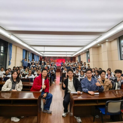 青春引路·筑梦未来——芷江开展“2026届选调生进校园”宣讲活动
