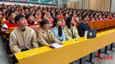 会靖选调生进校园 护航学子逐梦路