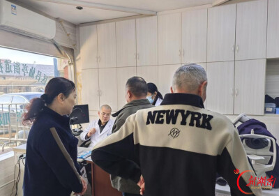 专家多跑路 患者少跑腿 岳阳爱尔眼科医院赴吕仙亭街道社区卫生服务中心开展眼科专家义诊活动