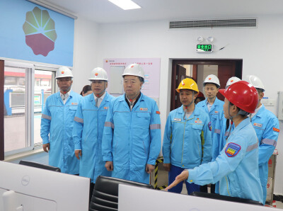 毛万春在中国石油天然气销售湖南公司调研