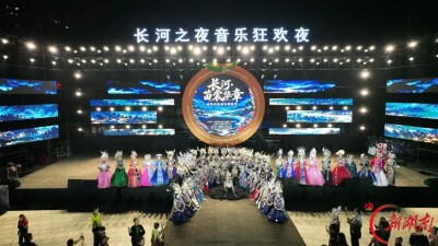视觉盛宴！“长河・苗裳华章” 苗族盛装孃孃秀盛大启幕