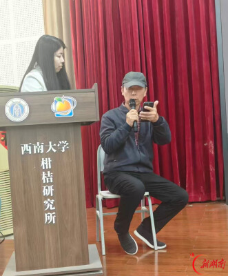 石门“橘子诗人”盛勇在全国杂交柑橘产业大会上分享种橘经验