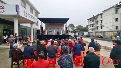 雨湖区楠竹山镇新桥社区：送戏下乡进社区 文化惠民暖人心