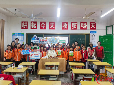 安化县︱老师从容泡茶，娃们“手舞足蹈”模仿！这堂黑茶课太上头