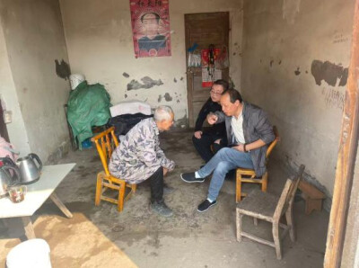 安乡移动深入乡村帮扶 问需返乡创业青年与高龄老人