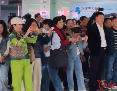 一个多小时，从成都到常德——四川首个包机团抵常背后，常德文旅的“西进”棋局