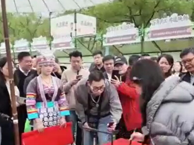 非遗焕新迎客来 好物集市点燃辰溪文旅消费热潮