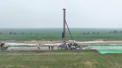 抢抓汛后期！湘滨南湖垸为大堤筑牢“地下长城”