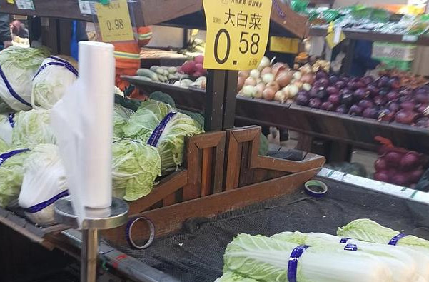 几块钱买一堆菜，今冬蔬菜为何跌出“白菜价”？