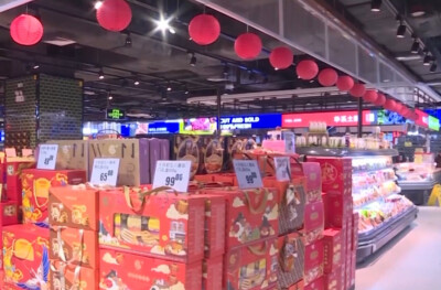 腊月将至 年味渐浓！年货、年夜饭消费火热