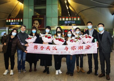 “樱为武汉 与你湘渝” 为白衣英雄献上迟来的凯旋礼