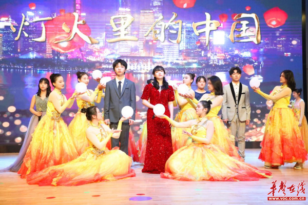 周南梅溪湖中学第八届梅花节闭幕式暨元旦迎新年联欢会华彩绽放