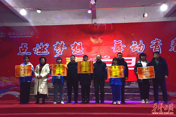 桂阳县第二中学进行“点燃梦想，唱响青春”合唱比赛