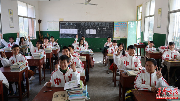 资兴香花学校： 新年新风貌，“汀汀公益”圆乡村学子校服梦