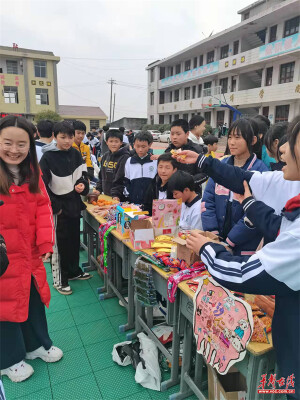 祖师殿镇中学开展”迎新创业嘉年华”活动