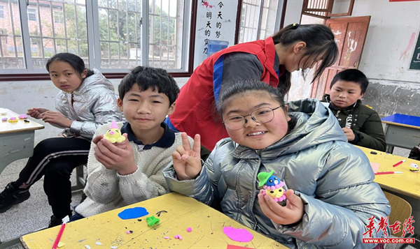 南县职业中专：南职团徽闪光芒，我与母校心相连