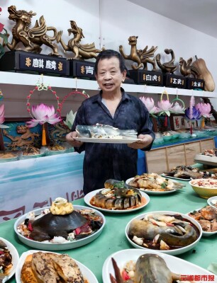 78岁老人变废为宝，废旧泡沫雕出“满汉全席”