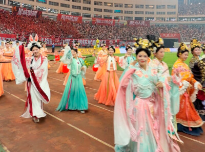 湘超赛场“国风”出圈，长沙中场秀玩出新花样