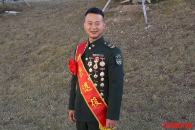 “那一夜我收齐全班家书，作好为国牺牲准备！”戍边老兵扎根乡土，以亲历宣讲国防故事丨对话当事人