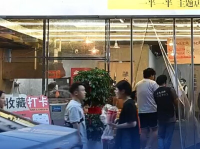 长沙网红餐馆“三五而栗”全门店将停业，曾因招聘残障、中年就业群体出圈