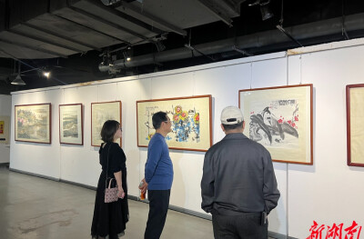 “笔底春风——龙亚飞收藏展”在长沙简牍博物馆美庐展厅开幕