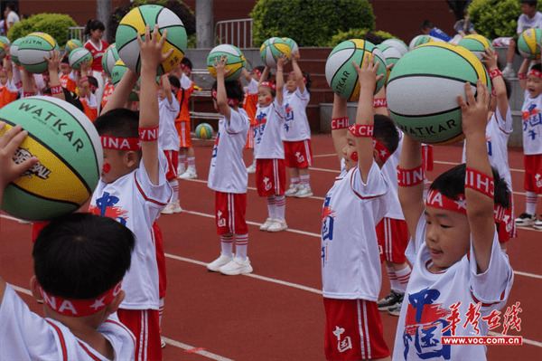 【组图】洪江市龙标幼儿园：活力篮球燃激情 亲子同游乐翻天