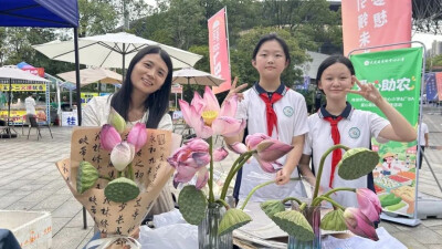 小手义卖 大爱助农 长岭中心小学“童梦趣集，爱心助农”厂BA跳蚤市场温情开市