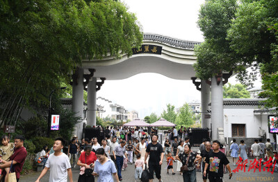 多措并举应对暑期客流高峰 