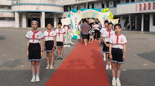 开笔礼启智逐梦 大桥学校举行2025级新生报到活动
