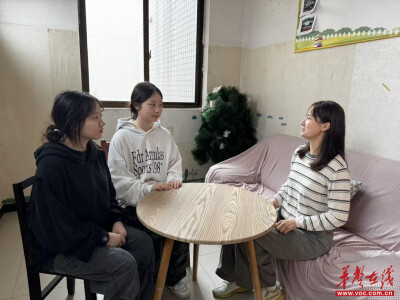 秉烛引路 润物无声——记湖南外贸职业学院教师左琛