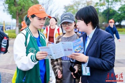金融宣教伴毅行 建行消保来护航——建行湖南省分行借助2025湖南（秋季）百公里毅行开展金融消保宣教活动