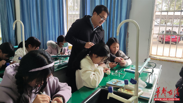 大坪镇中学刘敏华:七载躬耕育桃李 七“心”护航启新程