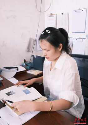陈仪：深耕教学守初心 岗位轮换担使命