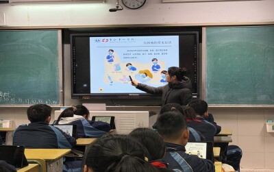 星莲中心联合长沙市中心医院专家走进雅境中学开展健康知识讲座
