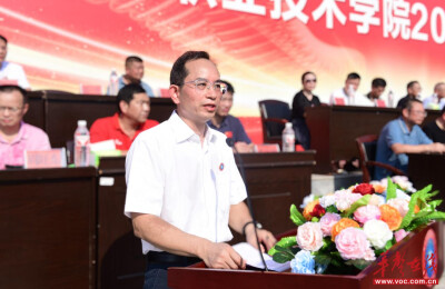 一堂跨越五年的“大课”：从“风雨彩虹”到“时代使命”——娄底职院党委书记张征澜的育人思考
