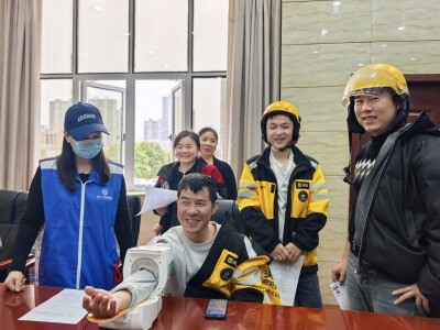 社区暖心筑家园 热血反哺显真情