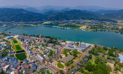 万千气象看湖南丨雪峰山里的小镇，如何孕育“改变世界的种子”？