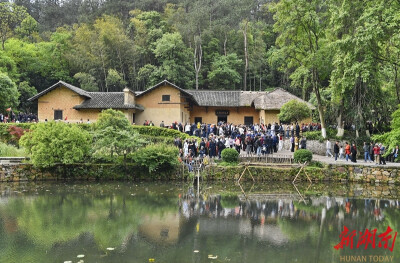 红色景区旅游热