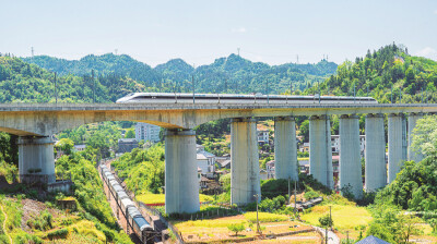 快慢双轨 一帧山河