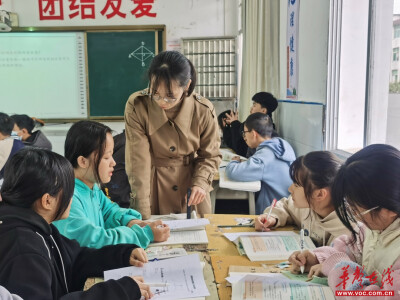 卢艺晗：扎根乡村讲台 唤醒教育初心