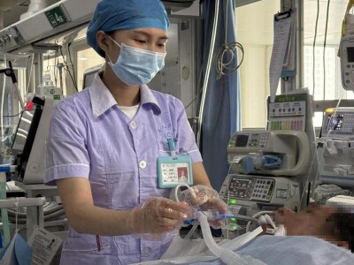 坚守生命防线 守护人间微光——记道县人民医院重症医学科护理团队